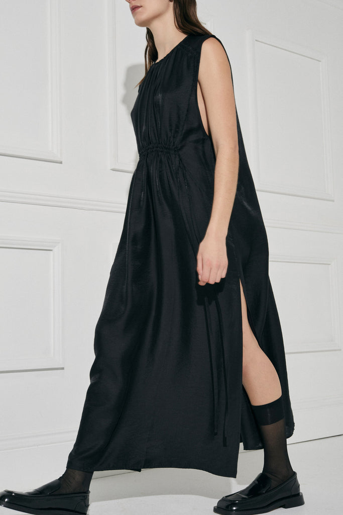  The Facile black maxi dress in Lyocell by Australian designer PALMA MARTÎN is the perfect day-to-night dress. 