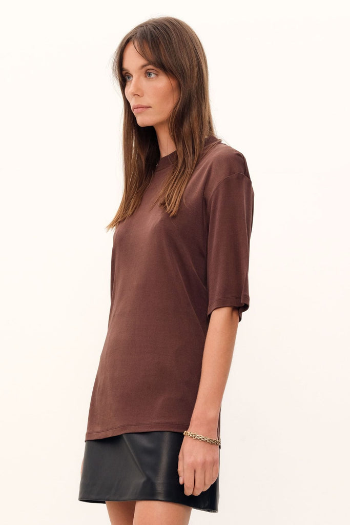 Exquisitely fashioned from silk viscose jersey in coco, the Aphrodite Top brings together a classic tee silhouette and luxurious fabric for a sleek, high-necked look.